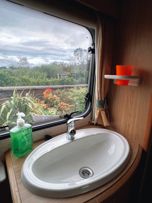 mini sink with a view]